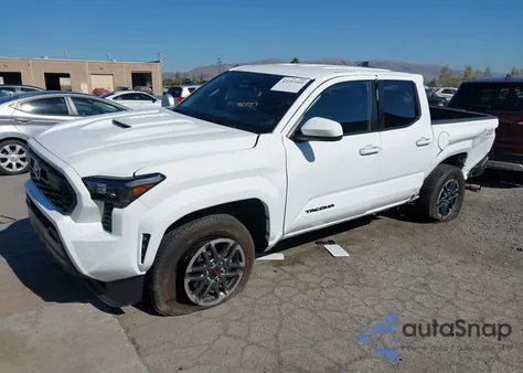 2025 Toyota Tacoma Trd Sport 4Wd z USA, uszkodzony, nr VIN 3TMLB5JN0SM089826